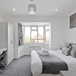 South Harrow Apartment